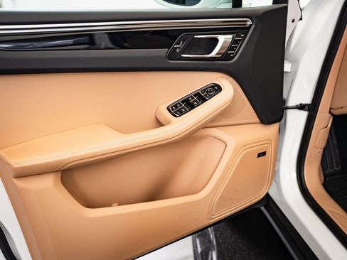 Certified 2024 Porsche Macan image 22