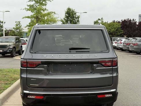 Used 2023 Jeep Wagoneer 4WD image 10
