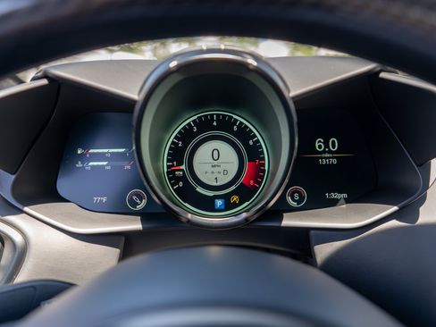 Used 2023 Aston Martin V8 Vantage Roadster RWD image 7