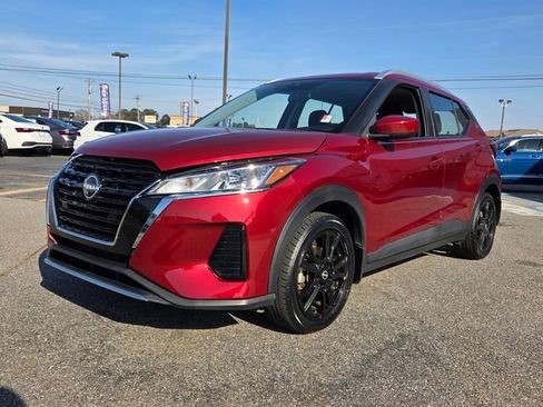 Used 2022 Nissan Kicks SV image 3