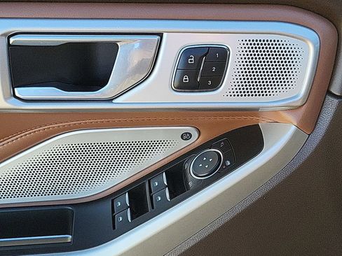 Used 2022 Ford Explorer King Ranch w/ Premium Technology Package image 24