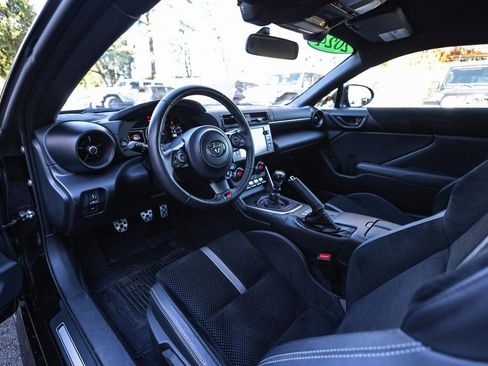 Used 2024 Toyota GR86 Premium image 17