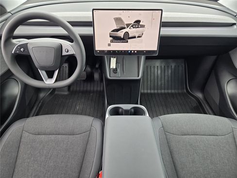 Used 2026 Tesla Model Y 2WD image 23