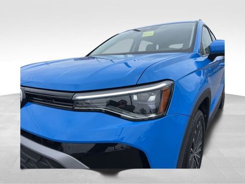 New 2026 Volkswagen Taos SE image 9