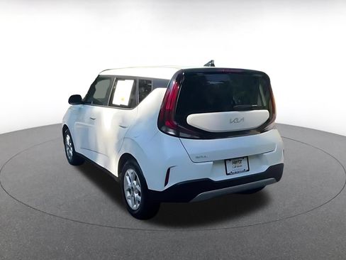 Used 2025 Kia Soul LX w/ LX Technology Package FWD image 11