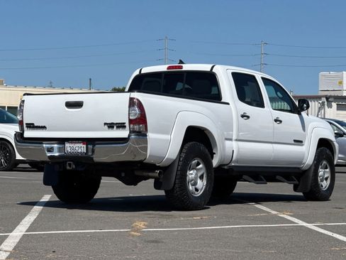 Used 2015 Toyota Tacoma PreRunner w/ SR5 Package RWD image 2