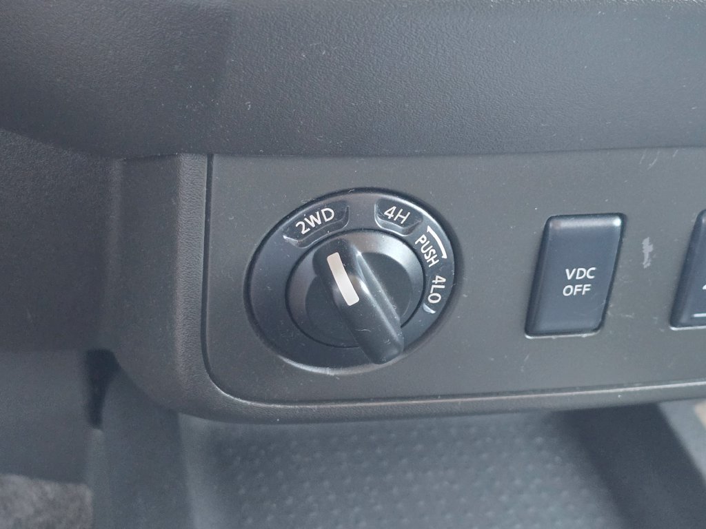 Used 2011 Nissan Frontier PRO-4X AWD/4WD image 39