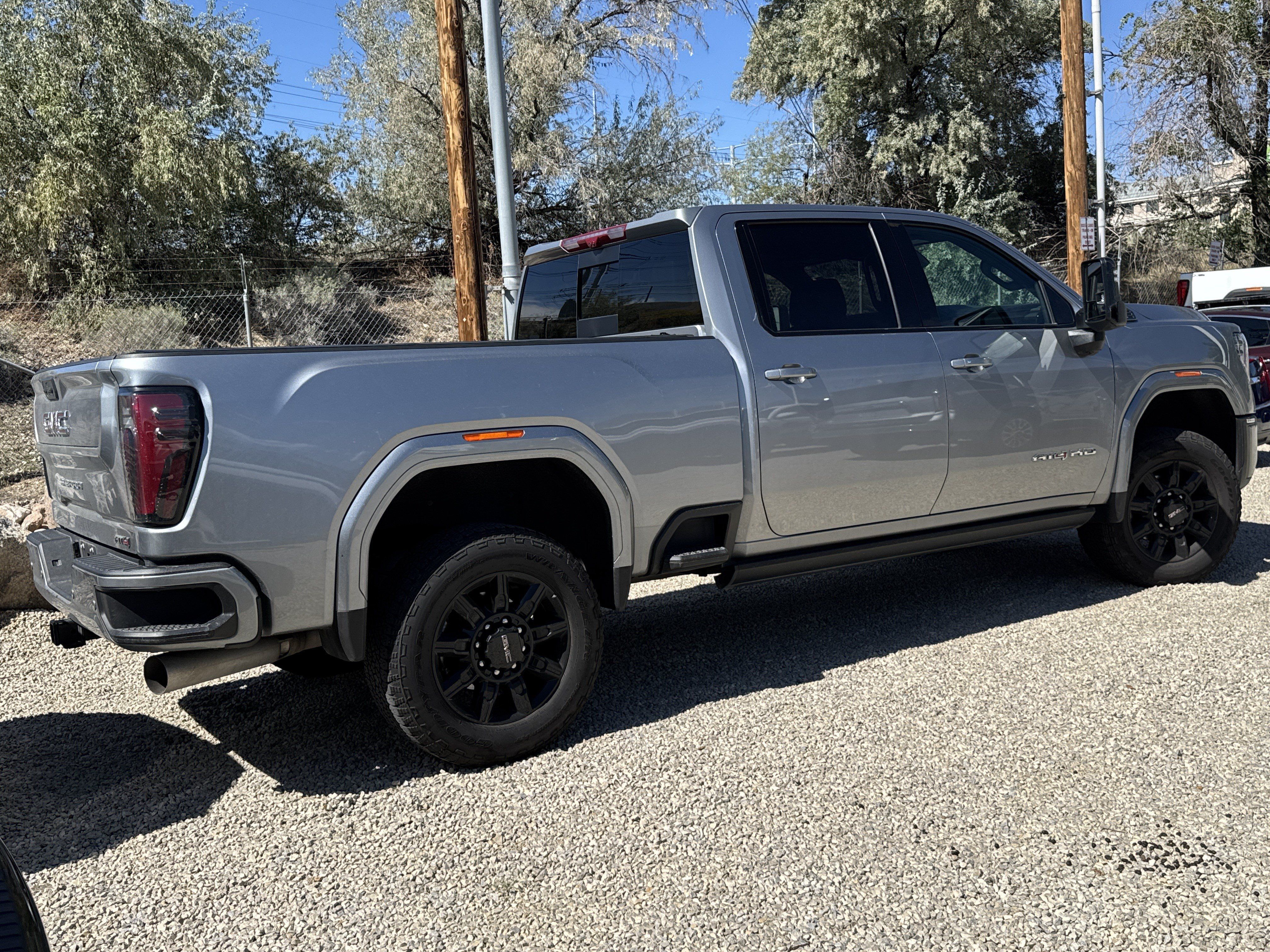 Used 2025 GMC Sierra 3500 AT4 w/ AT4 Premium Plus Package AWD/4WD image 3