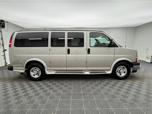 Used 2019 Chevrolet Express 2500 RWD image 6