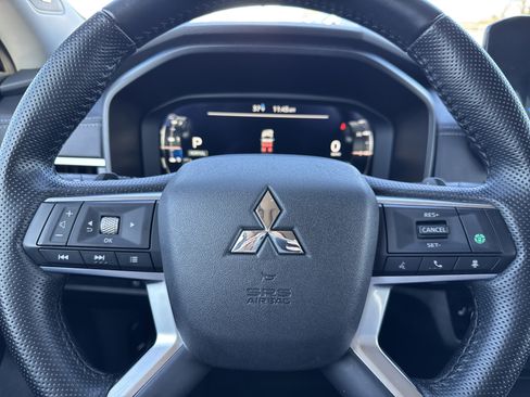 Used 2024 Mitsubishi Outlander SE image 10