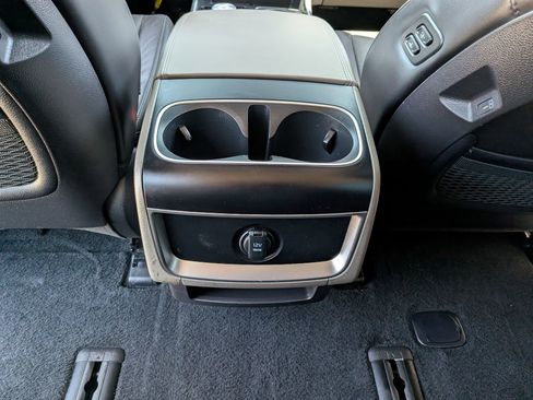 Used 2025 Kia Carnival EX FWD image 28