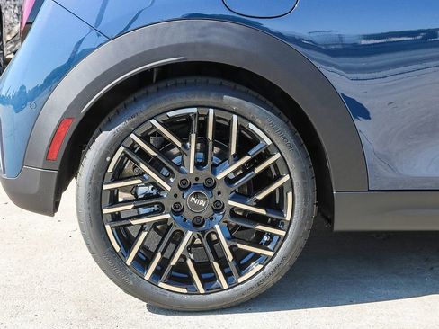 Used 2025 MINI Cooper 2-Door Hardtop image 9