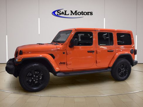 Used 2023 Jeep Wrangler Unlimited Sahara AWD/4WD image 3