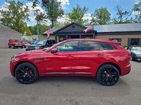Used 2018 Jaguar F-PACE S image 3