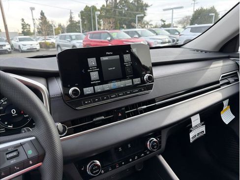 Used 2025 Mitsubishi Outlander SEL image 12