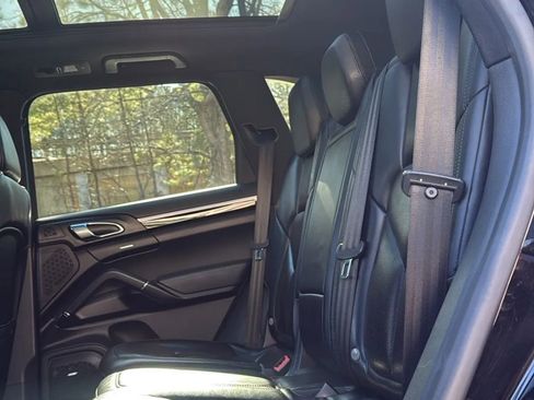 Used 2017 Porsche Cayenne image 29