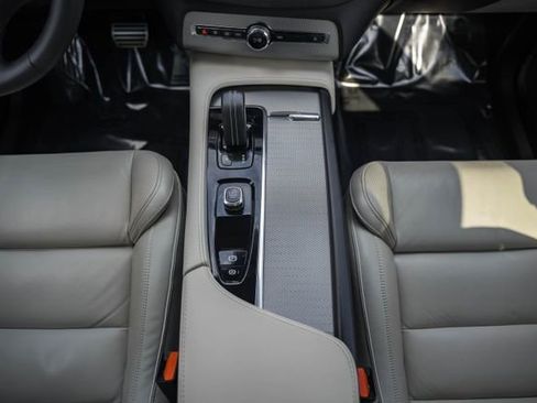 Used 2022 Volvo XC90 T8 R-Design w/ Advanced Package image 25