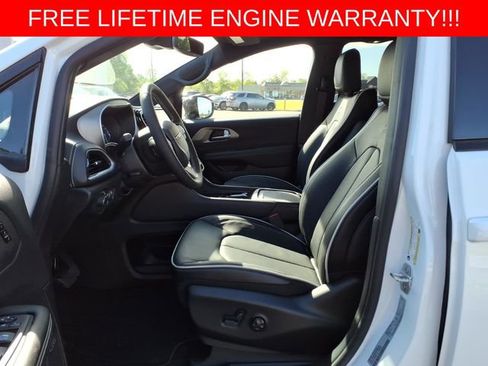 New 2027 Chrysler Pacifica Limited w/ S Appearance Package AWD/4WD image 13