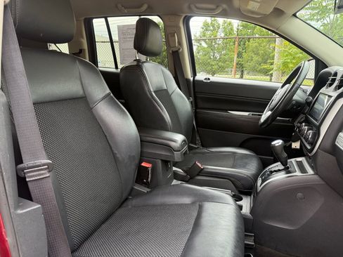 Used 2016 Jeep Compass Latitude FWD image 8