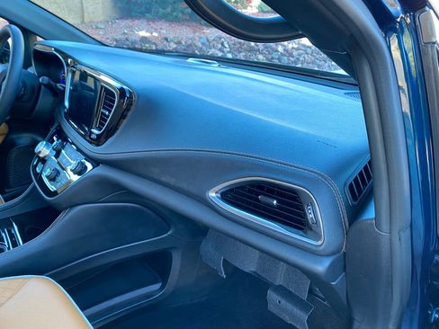 Used 2023 Chrysler Pacifica Pinnacle image 54