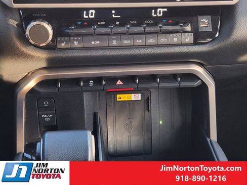 Used 2024 Toyota Tundra Limited image 21