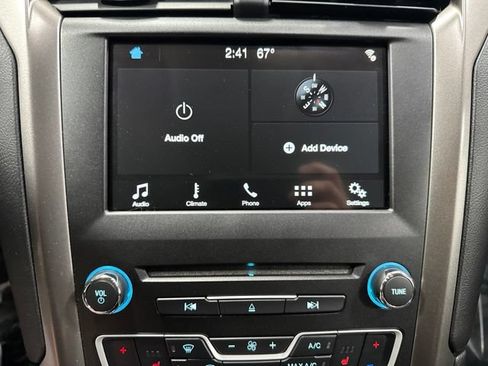 Used 2017 Ford Fusion SE w/ Fusion SE Technology Package FWD image 19