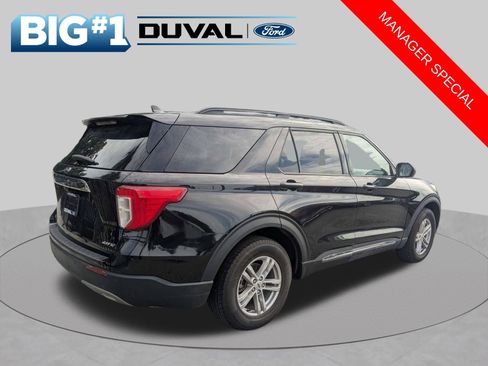 Used 2023 Ford Explorer XLT w/ Equipment Group 202A AWD/4WD image 4