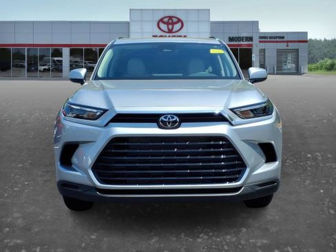 New 2026 Toyota Grand Highlander FWD image 2