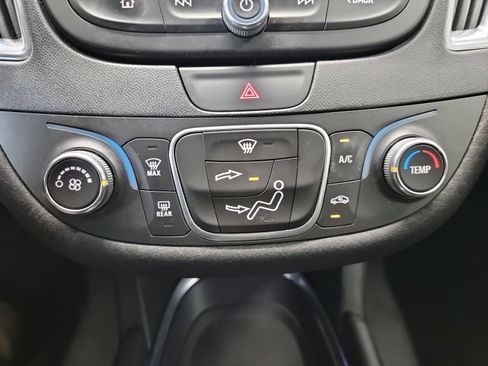 Used 2018 Chevrolet Malibu LT FWD image 21