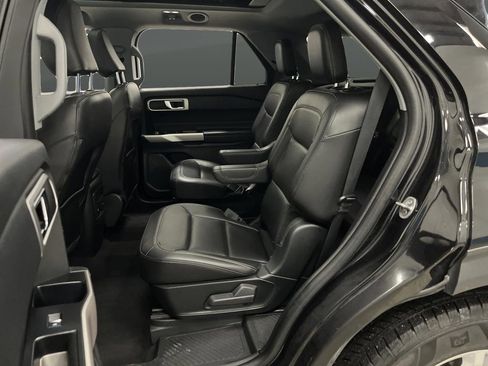 Used 2023 Ford Explorer XLT image 29