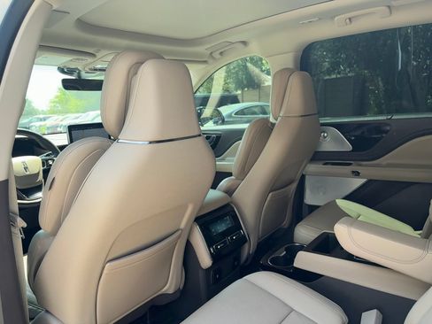 Used 2020 Lincoln Aviator Reserve w/ Equipment Group 201A RWD image 26