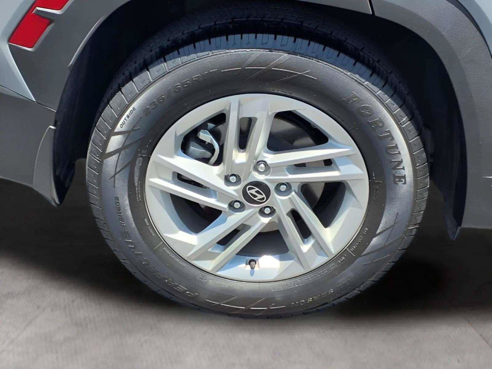 Certified 2025 Hyundai Tucson SE FWD image 20