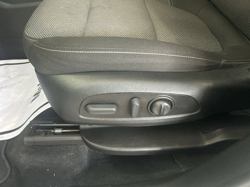 Used 2023 Chevrolet Traverse LT image 20