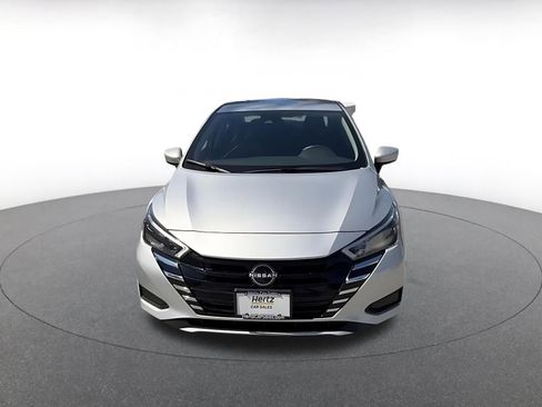 Used 2025 Nissan Versa SV image 4