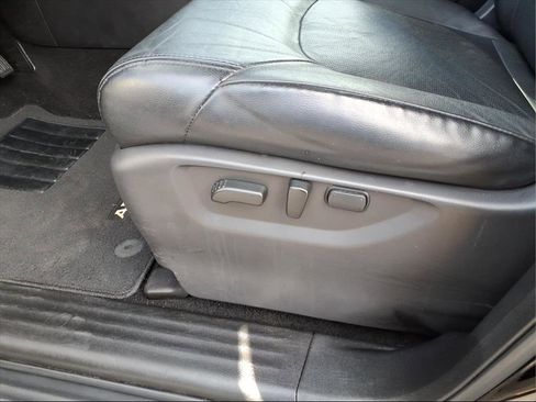 Used 2023 Nissan Armada SL w/ Captain's Chairs Package image 12