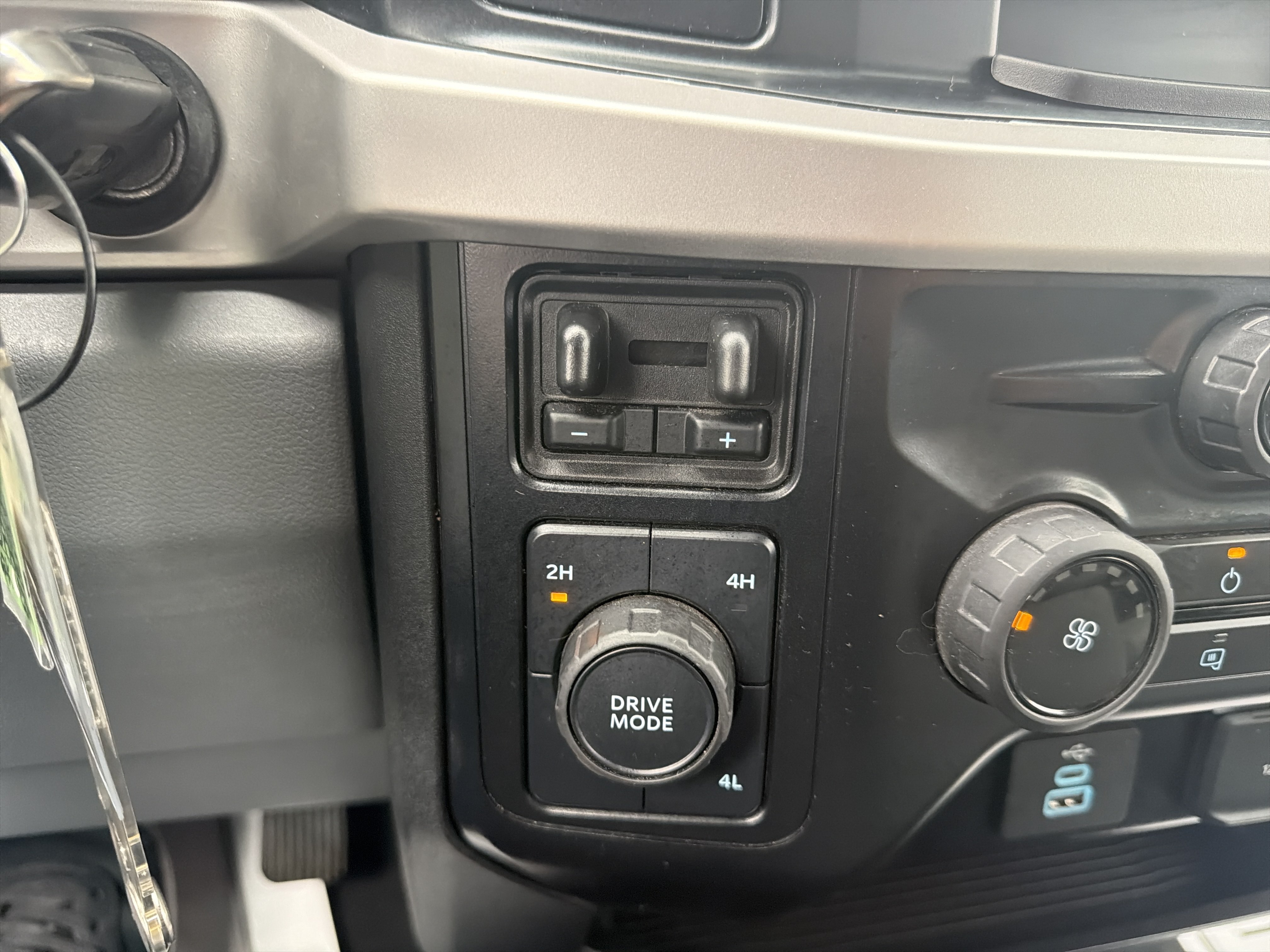 Used 2024 Ford F250 XLT AWD/4WD image 29