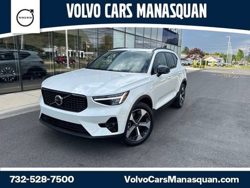 Certified 2025 Volvo XC40 B5 Plus AWD/4WD image 1