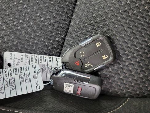 Used 2023 GMC Acadia SLE w/ Driver Convenience Package image 28