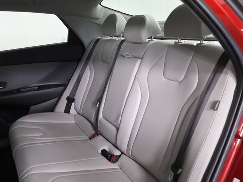 Used 2024 Hyundai Elantra Limited FWD image 32