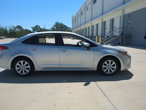 Used 2020 Toyota Corolla LE FWD image 4