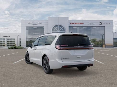 New 2026 Chrysler Pacifica Select w/ S Appearance Package FWD image 3