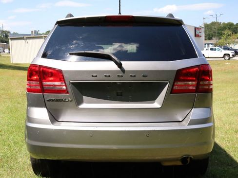 Used 2020 Dodge Journey SE w/ Blacktop Package FWD image 4