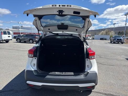 Used 2019 Nissan Kicks SR image 11
