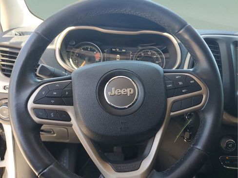 Used 2017 Jeep Cherokee Latitude FWD image 17