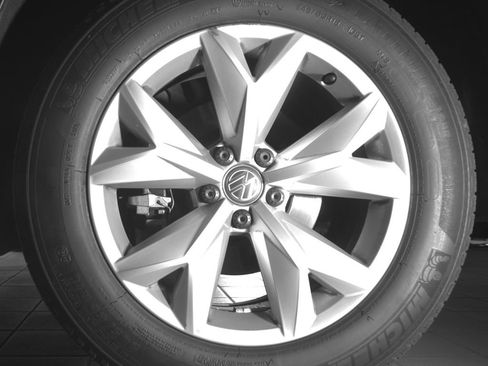 Used 2018 Volkswagen Atlas SEL FWD image 13