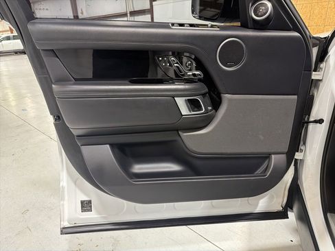 Used 2018 Land Rover Range Rover HSE image 25