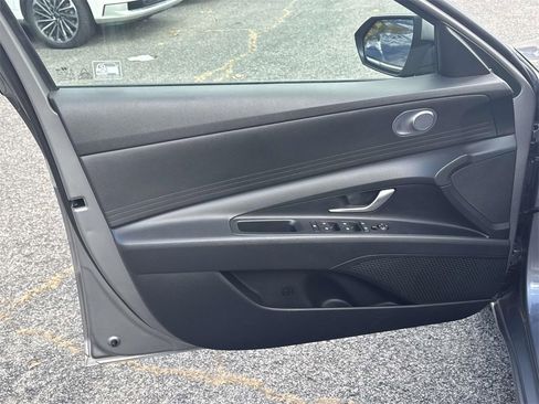 Certified 2021 Hyundai Elantra SE image 15