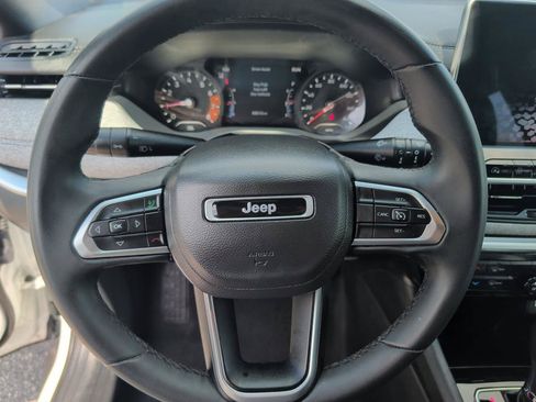 Used 2024 Jeep Compass Latitude AWD/4WD image 18