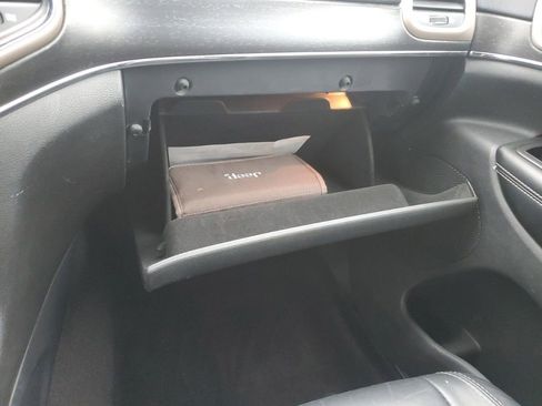 Used 2017 Jeep Grand Cherokee Limited image 21