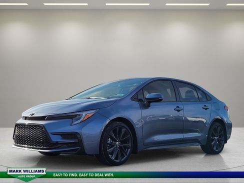 Used 2026 Toyota Corolla SE w/ SE Package FWD image 8
